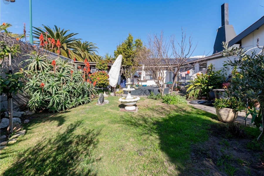 3 Bedroom Property for Sale in Middedorp Western Cape